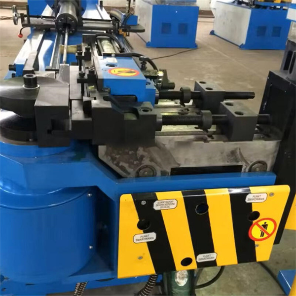 Fabricarea cost eficientă de tuburi cu curbele și tăietoare hidraulice