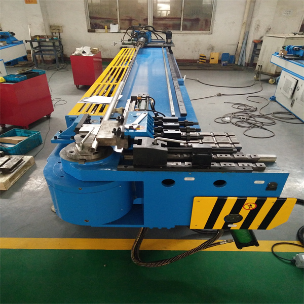 Avantajele utilizării unei mașini hidraulice pentru curbări de tuburi