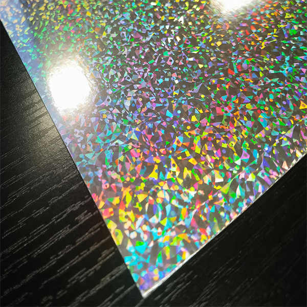 Deanaidh Ardcháilíocht agus Forlíonacht Níos Fearr leárnaíodh ár bpáipéar holografach