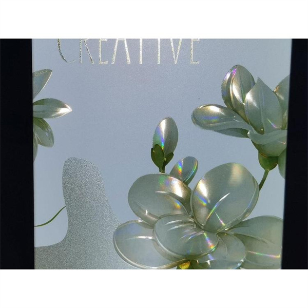 Rangez vos affaires avec une boîte pliante pratique.