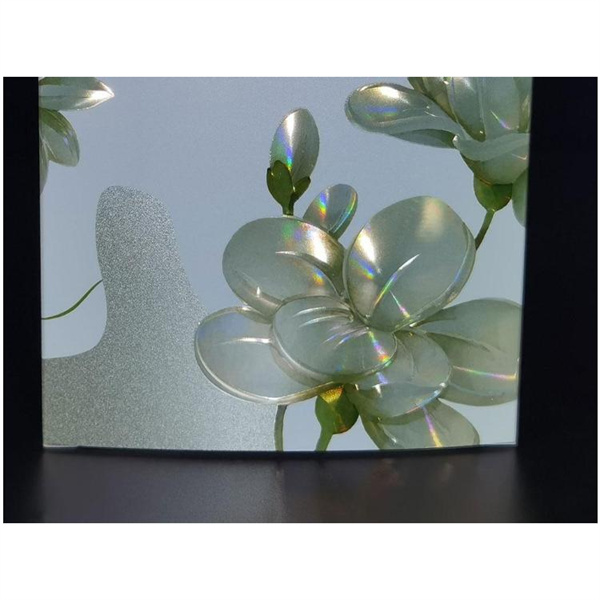 Simplifiez le déménagement et l'emballage avec une boîte pliante durable.