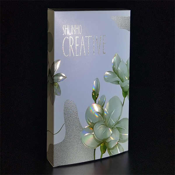 Say goodbye to clutter with the versatile folding box.