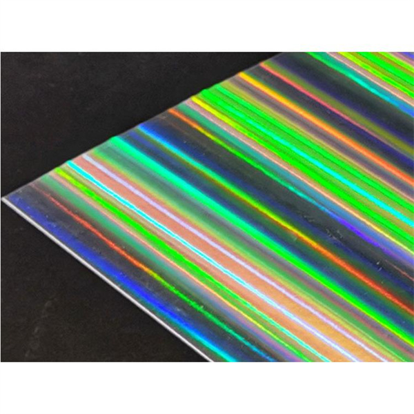 Loista ja kirkkaa paperia, joka kilpailee valossa.