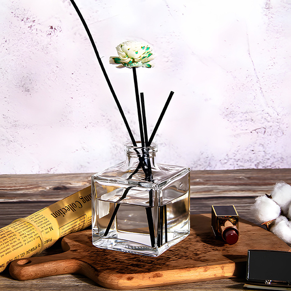 Get Rid of Unpleasant Odors with a Diffuser Bottle and Reeds