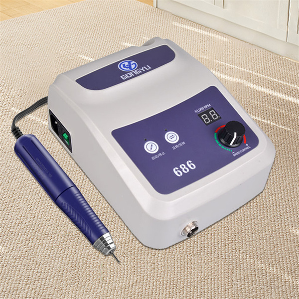 Saavuta Professiooniline Välimus Enda Maniküürivahenditega