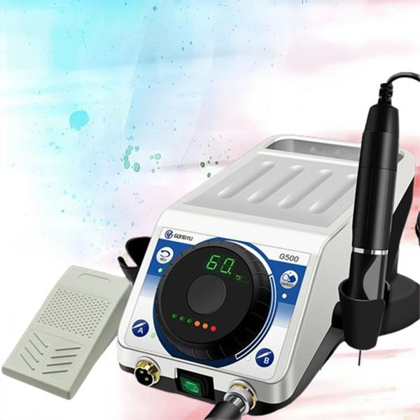 Ergonomický dizajn pre pohodlné a ľahké ovládanie počas manikúr a pedikúr