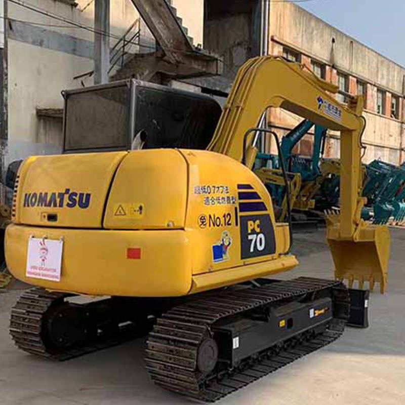 KOMATSU PC70-8