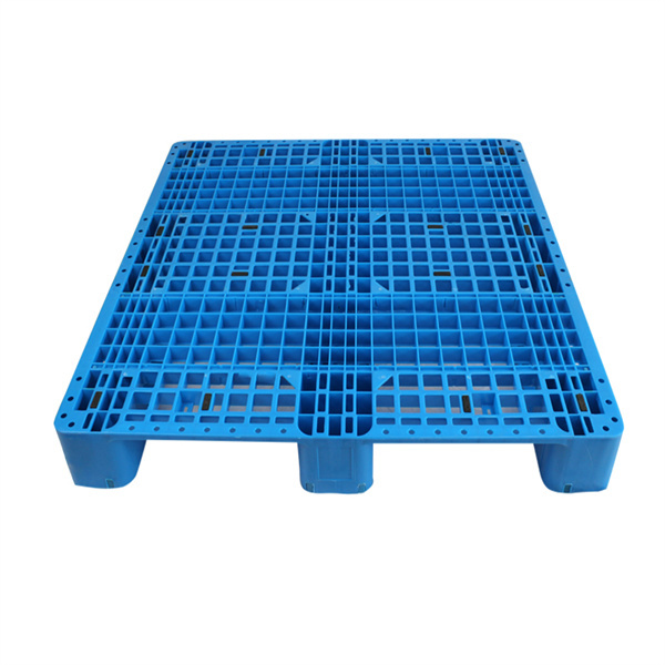 Maximizing storage space with lightweight plastic pallets