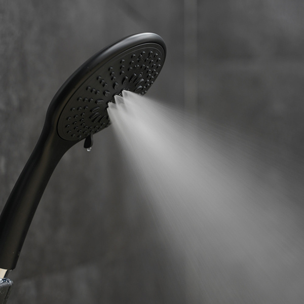 העלו אתathroom שלכם עם חווית שワー מותאמת אישית