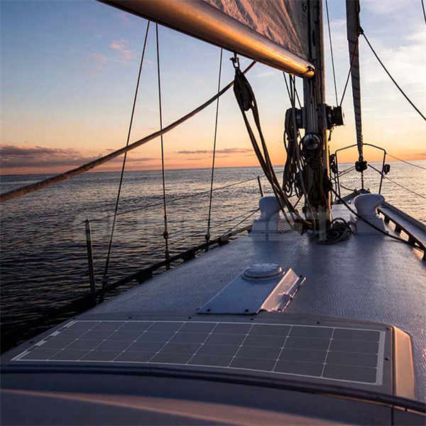 Upgradujte své plavidlo moderním námořním solárním panelovým souborem