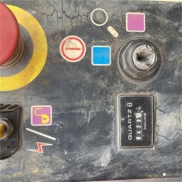 Atasi Setiap Hambatan dengan Lift Gunting Medan Kasar yang Tahan Lama