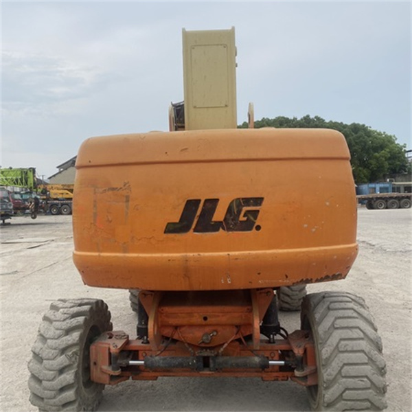 Solusi lift menara yang aman dan terjamin untuk pemeliharaan pada ketinggian tinggi