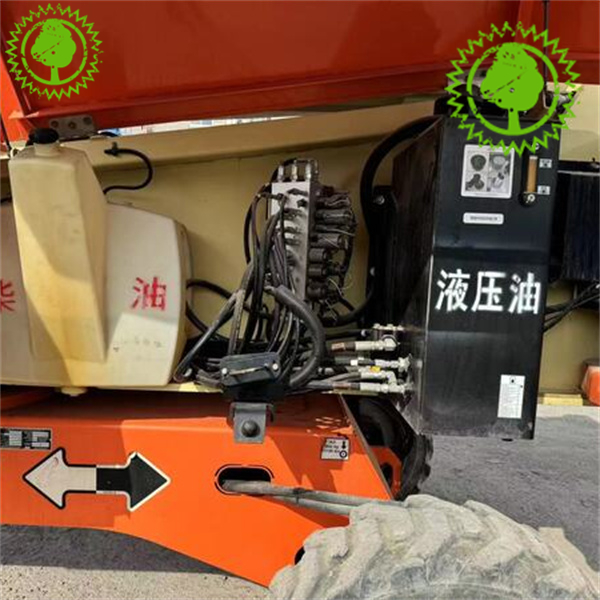 Menangani pekerjaan terberat dengan Lift Boom Teleskopik