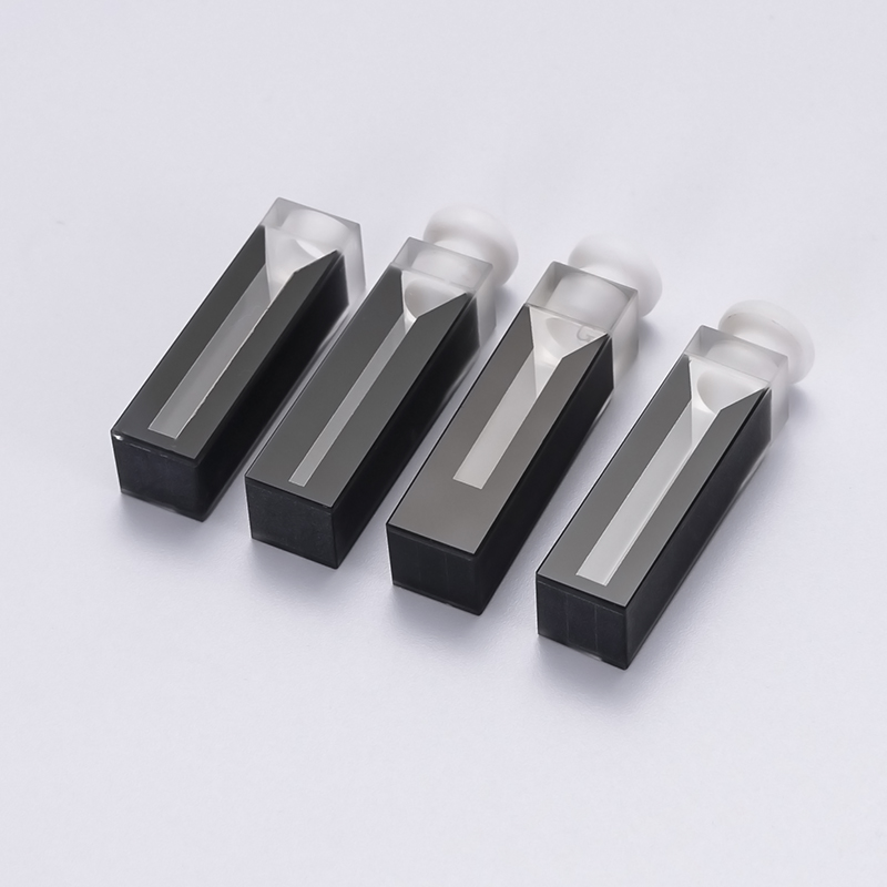 Kvartsa semi-mikro kuvete ar melnām sienām un spraugojumu