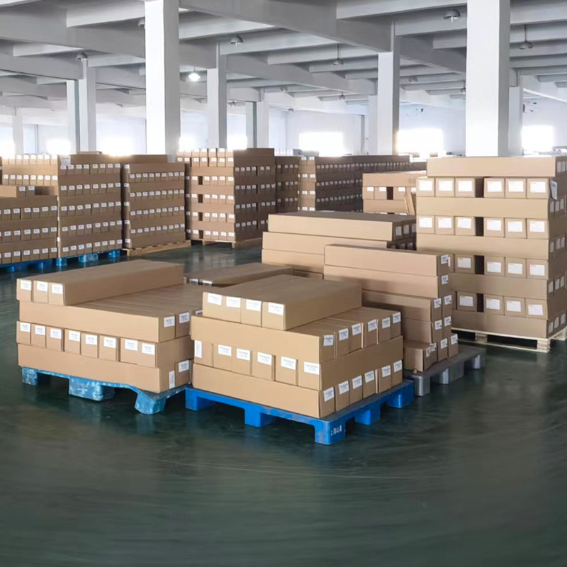 Wie entferne ich schwarzes selbstklebendes Vinyl, ohne Oberflächen zu beschädigen?