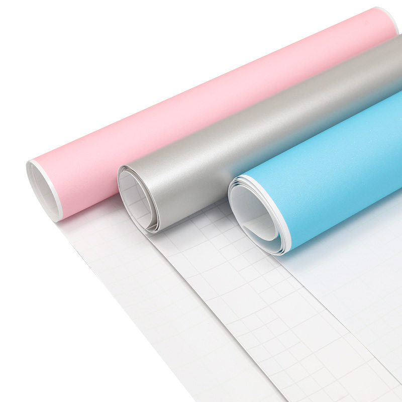 どんなスペースにも適した簡単かつ手頃な価格の装飾フィルムオプション