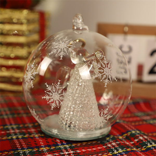 Transform your tree with clear Christmas baubles and stunning ornaments