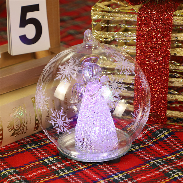 Clear Christmas baubles are a must-have decor item