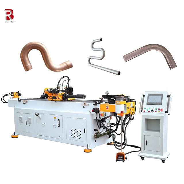 Outil versatile pour plier des tubes carrés de différentes tailles