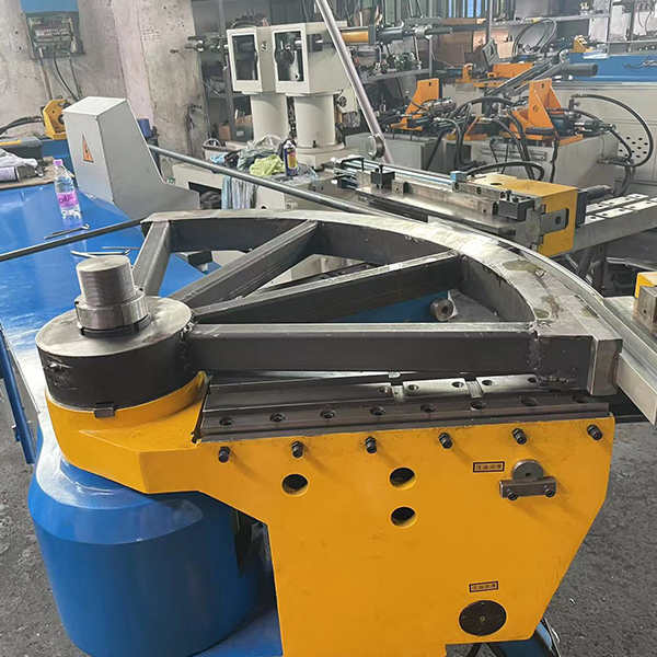 複雑な角度から素早い曲げまで、アルミニウムチューブ曲げ機で完璧に仕上げます。