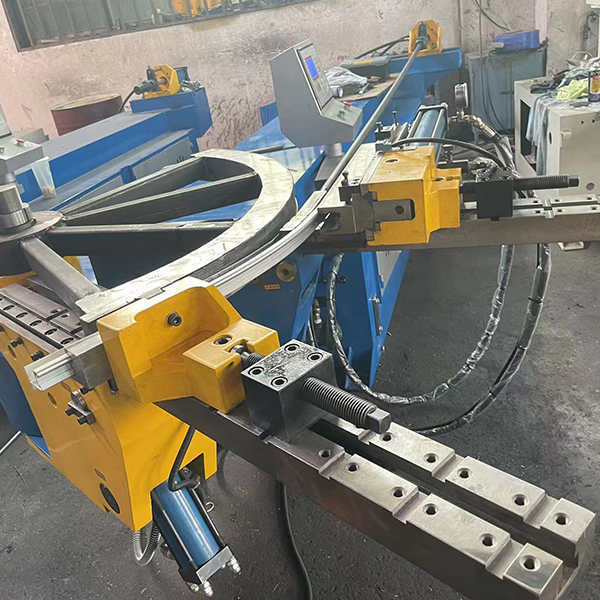 効率的なアルミニウムチューブ曲げ機で時間と労力を節約しましょう。