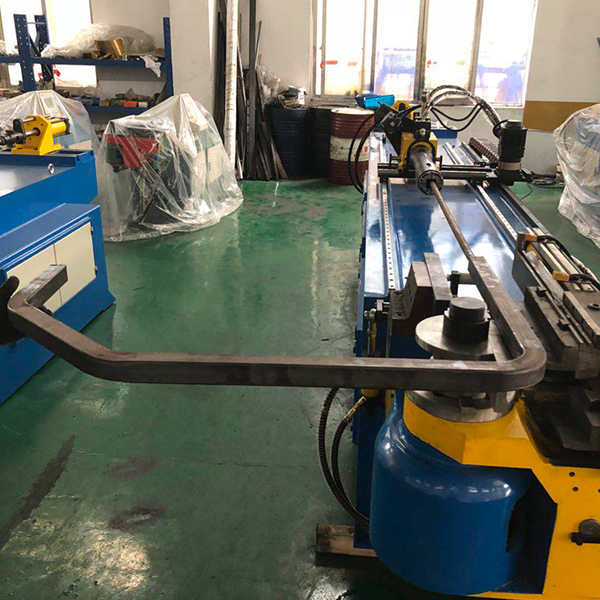 Меки, без буркови извивки с нашия висококласен машинен извивач за неръжавещи цинкови труби.