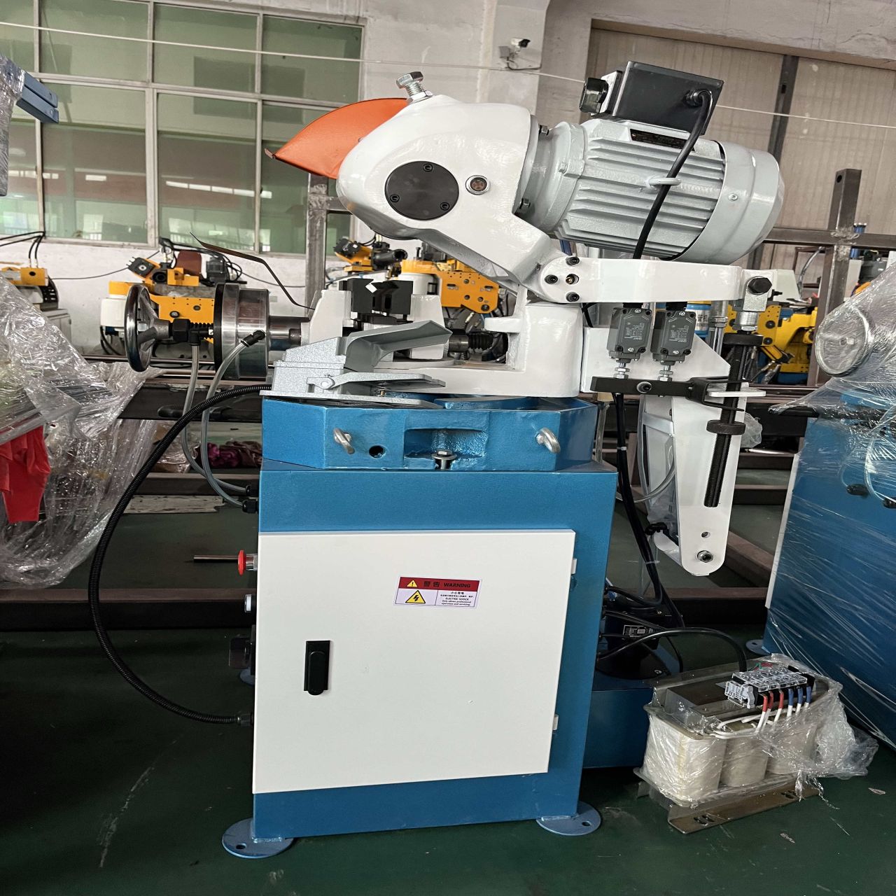 ¡Perfecto para la fontanería profesional, este cortador eléctrico de tubos de cobre cambiará tu forma de trabajar!