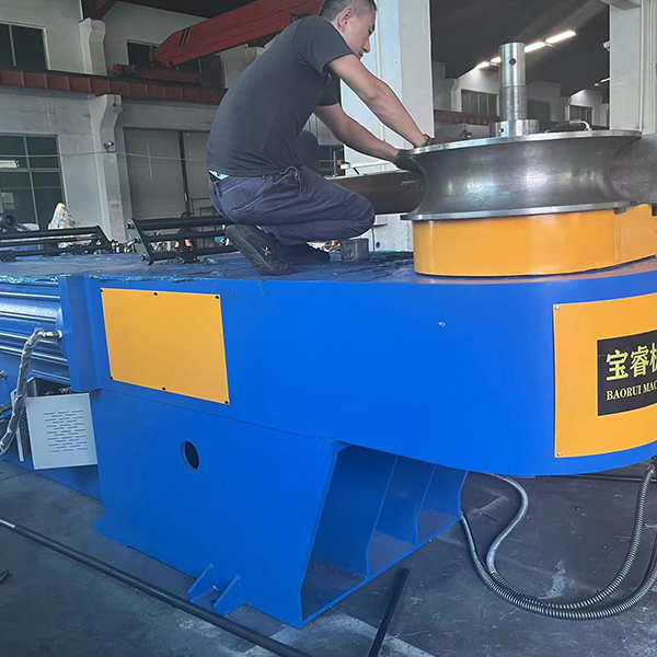 油圧マンドレル配管曲げ能力による設計の柔軟性