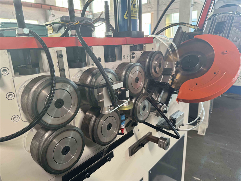 Simplify Your Fabrication Process with a High-Quality Pipe Bender