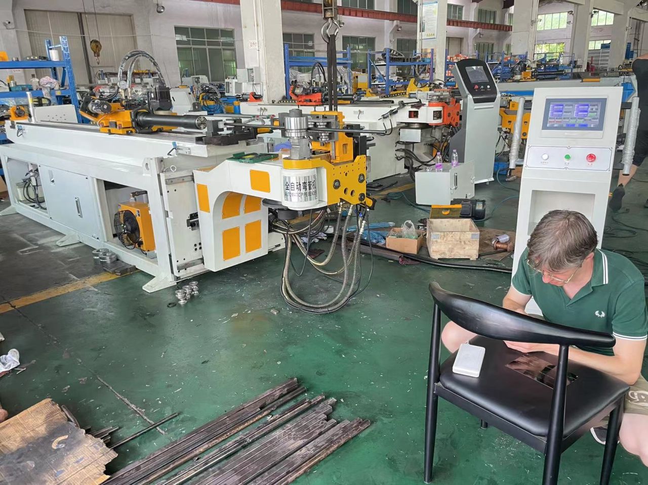 ارفع من مستوى عملك في معالجة المعادن باستخدام آلة ثني الأنابيب