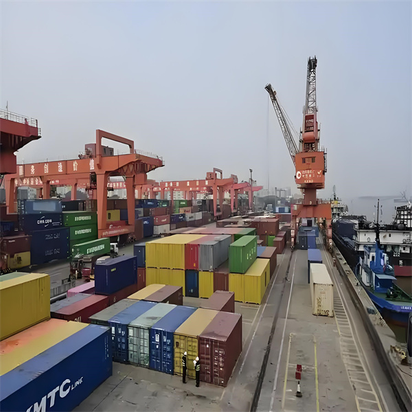 إدارة المخزون وعمليات المستودعات بمهارة