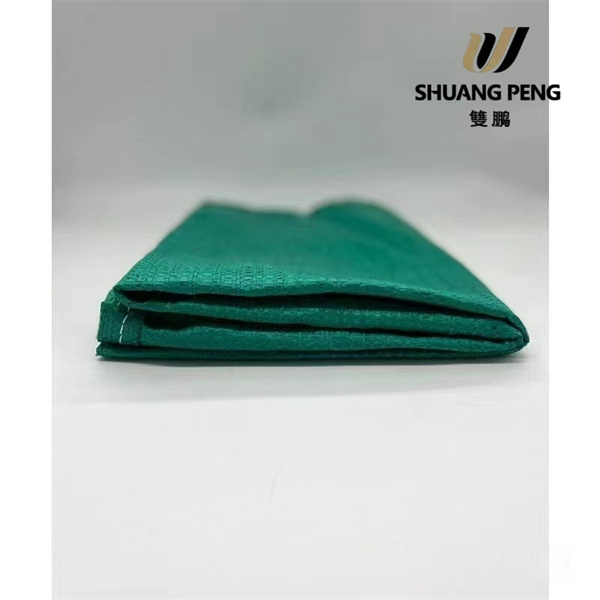 حمِّ保护 نباتاتك باستخدام قماش مقاوم للحشائش