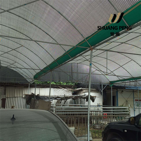 Лако је инсталирати, свестрана тканина погодна за различите величине и дизајне стакленика