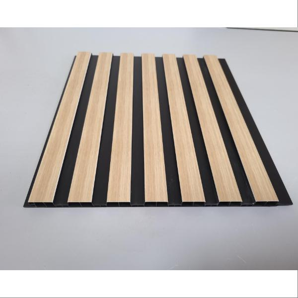 Øg produktets synlighed og organisation med nemt at montere hvide slatvægge