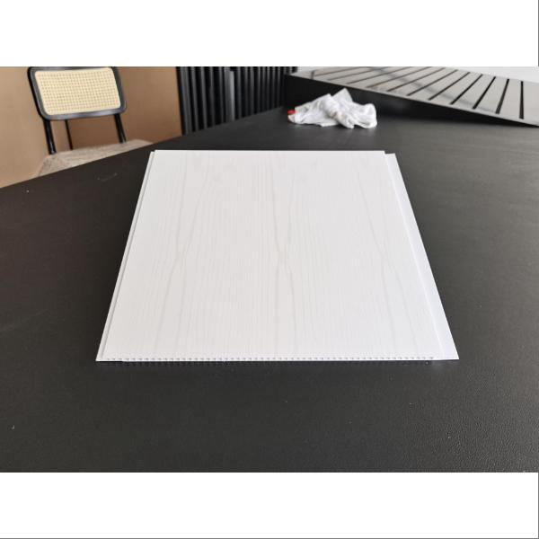 Schaffen Sie einen sauberen und zeitgemäßen Duschbereich mit vielseitigen 10-mm-PVC-Panelen.