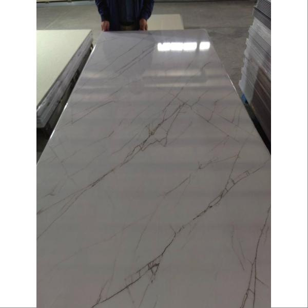 Améliorez le design de votre salle de bain avec des panneaux muraux de douche en PVC