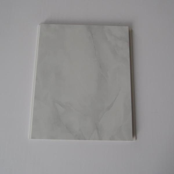 Athraigh aon áit le scáthán mhallra PVC éasca le suiteáil a imiteann mármair Iodálach fíor