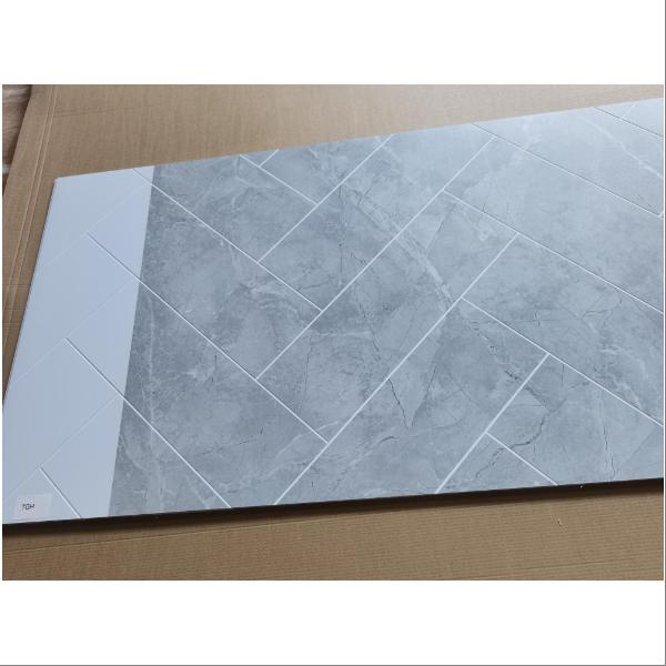 Ohranite čisto in sveže videz kopalnice z našo enostavno za vzdrževanje oblogo za stene kopel.