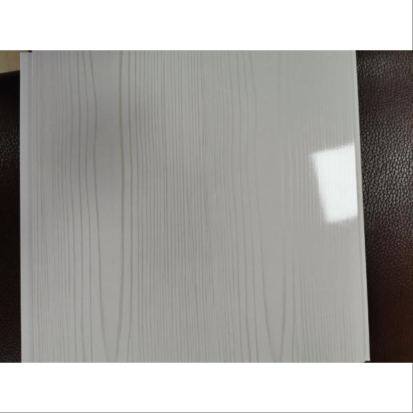 Materiał odporny na wodę i pleśnie, zapewniający czystą i higieniczną łazienkę