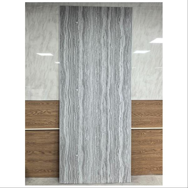 Verbessern Sie das Erscheinungsbild Ihres Badezimmers mit eleganten und modernen 10-mm-PVC-Duschpaneelen.