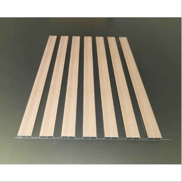 Perakende Görüntülemeler İçin Çok Yönlü ve Dayanıklı Slatwall Paneller