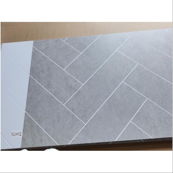 Izberite med različnimi barvami in vzorci, da ustvarite osebni videz svoje kopalnice.