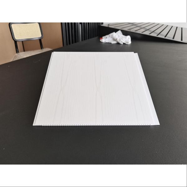 Ge ditt badrum ett modernt och stilrent utseende med PVC-klädsel