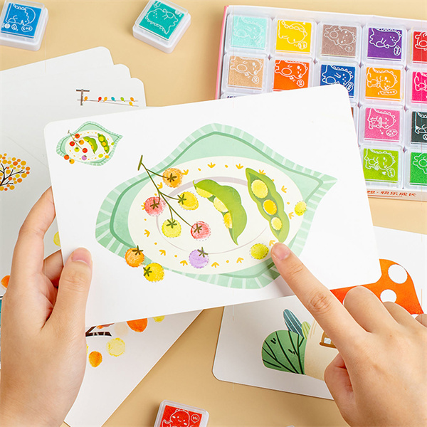 L'intimité des doigts suivant les coups de pinceau