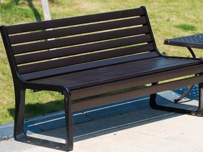 Outdoor Bench Color Guide: Matching Nature & Architecture