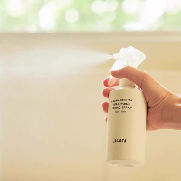 نشّئ جوًا مريحًا باستخدام رذاذ الأقمشة