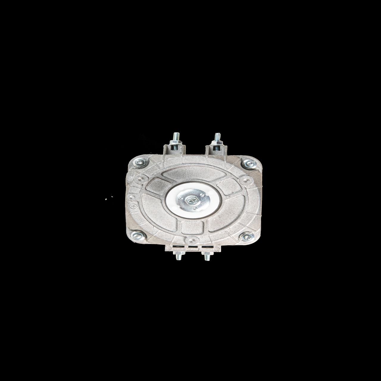 Pazarda bulunan farklı türlerdeki 4 kutuplu motorları keşfetme