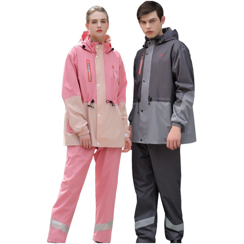 Halte deinen Kopf und deinen Körper trocken mit unseren Kapuzen-Regenjacken.