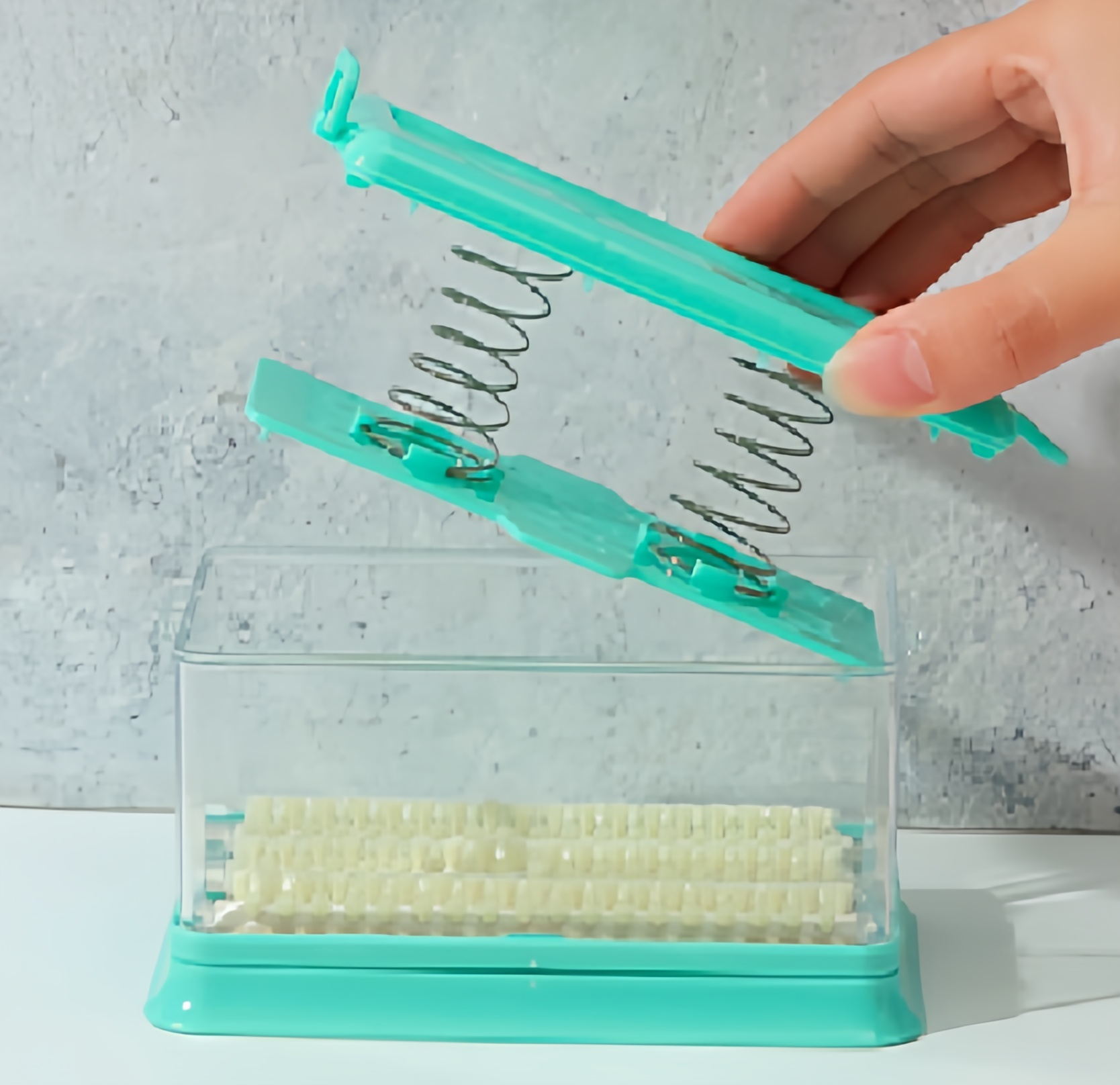 New Design Bathroom Foaming Soap Box with Cleaning Brush Draining Dish Laundry Soap Holder Case Clothing Soap Container Foam Box manufacture
