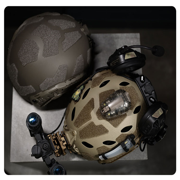 Pouzdani od strane vojnih snaga i službi zakona širom svijeta, Kevlar Oporantički Šljem je vrhunski izbor za one koji trebaju pouzdanu zaštitu.